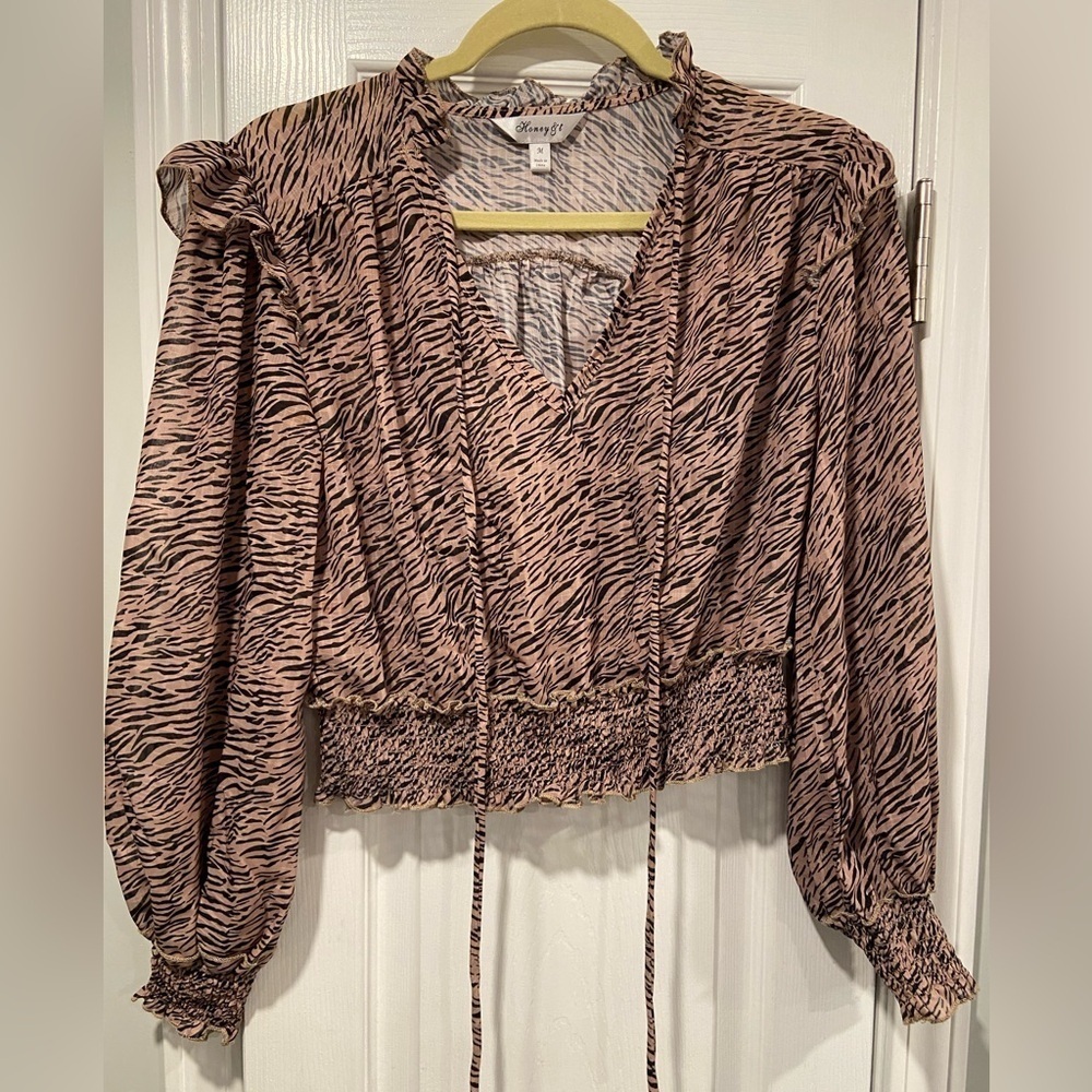 Honey & T Size M Black Tan Tiger Stripe Ruffle Sleeve Tie Neck Smocked Blouse